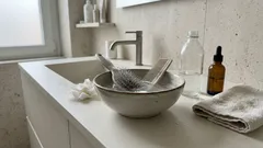 Come pulire spazzole e pettini con l’aceto bianco: metodo semplice e veloce